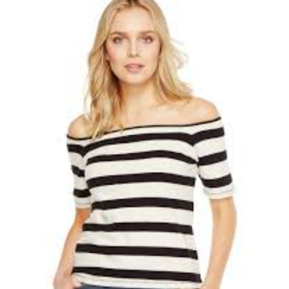 Splendid  EUC Off the shoulder short sleeve top tag removed